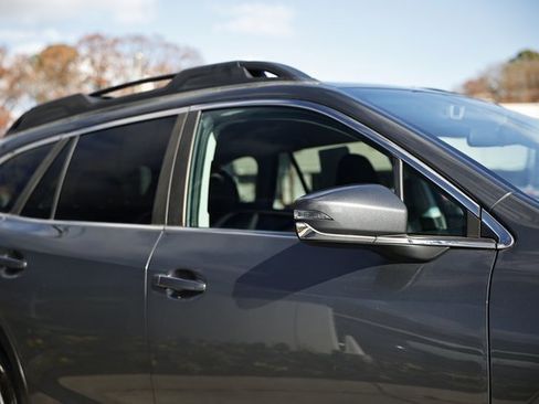 Used 2022 Subaru Outback Premium image 12