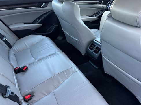 Used 2018 Honda Accord Touring image 30
