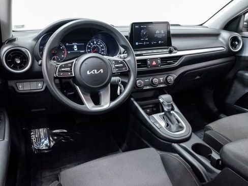 Certified 2024 Kia Forte LXS FWD image 5