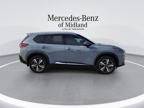 Used 2023 Nissan Rogue SL w/ SL Premium Package image 9