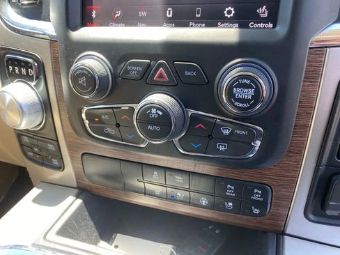 Used 2018 RAM 1500 Laramie w/ Convenience Group AWD/4WD image 19
