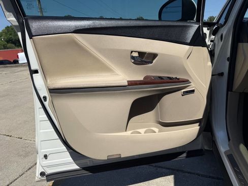 Used 2011 Toyota Venza w/ Comfort Pkg FWD image 24