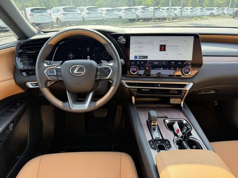 Used 2025 Lexus RX 350 Premium w/ Accessory Package AWD/4WD image 8