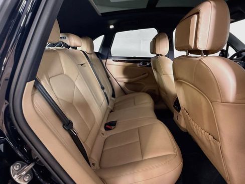 Certified 2024 Porsche Macan AWD/4WD image 19