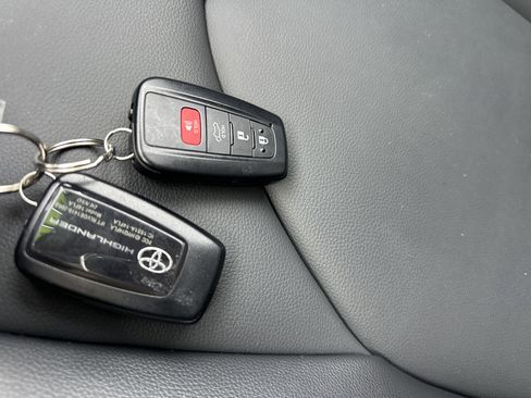 Used 2023 Toyota Highlander XLE image 20