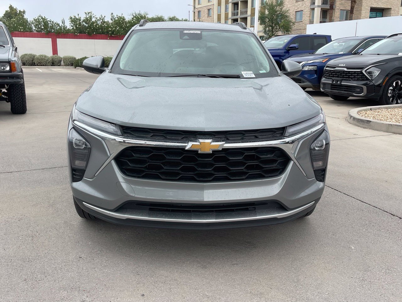 Used 2025 Chevrolet Trax LT w/ LT Convenience Package FWD image 2