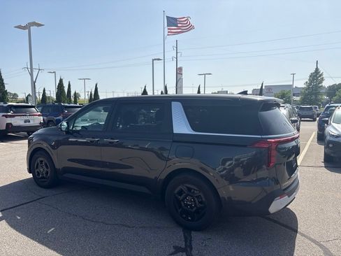 Used 2026 Kia Carnival FWD image 6