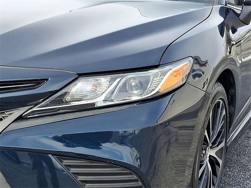 Used 2019 Toyota Camry SE image 9