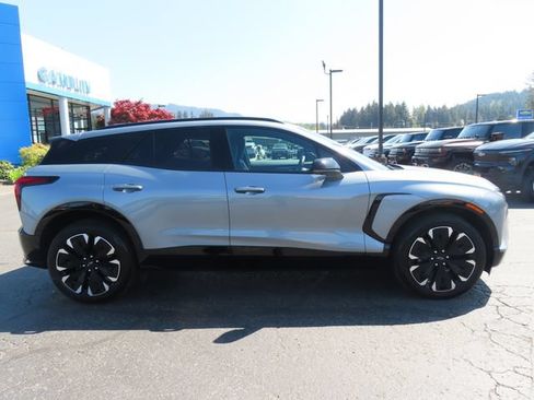 Used 2025 Chevrolet Blazer EV RS AWD/4WD image 9
