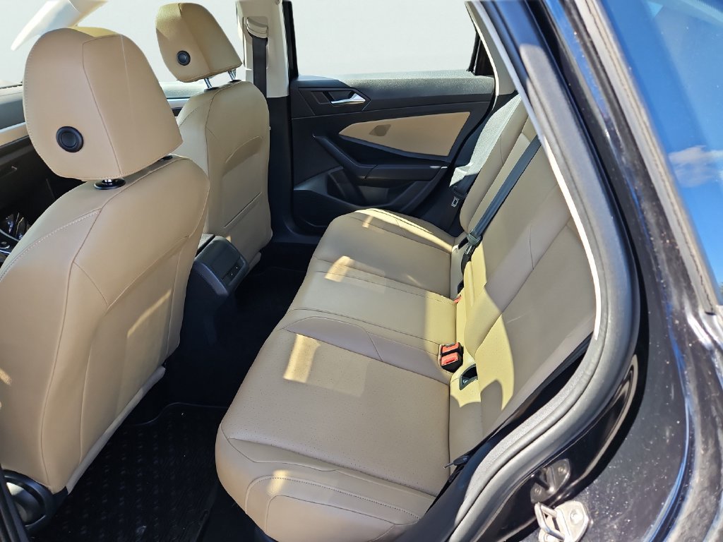 Used 2019 Volkswagen Jetta SE w/ Cold Weather Package FWD image 30
