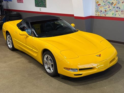 Used 2004 Chevrolet Corvette Convertible w/ Preferred Equipment Group RWD image 22