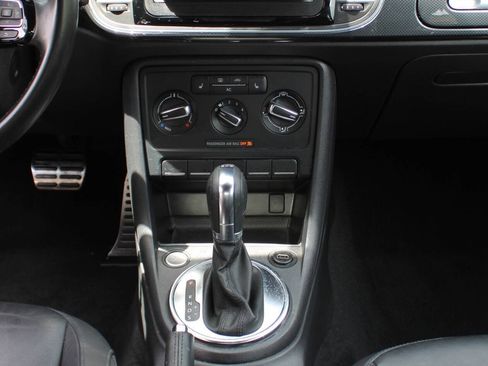Used 2012 Volkswagen Beetle 2.0T FWD image 19