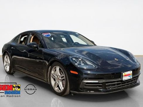 Used 2017 Porsche Panamera 4 AWD/4WD image 1