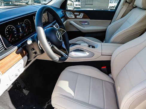 New 2026 Mercedes-Benz GLS 450 4MATIC image 19