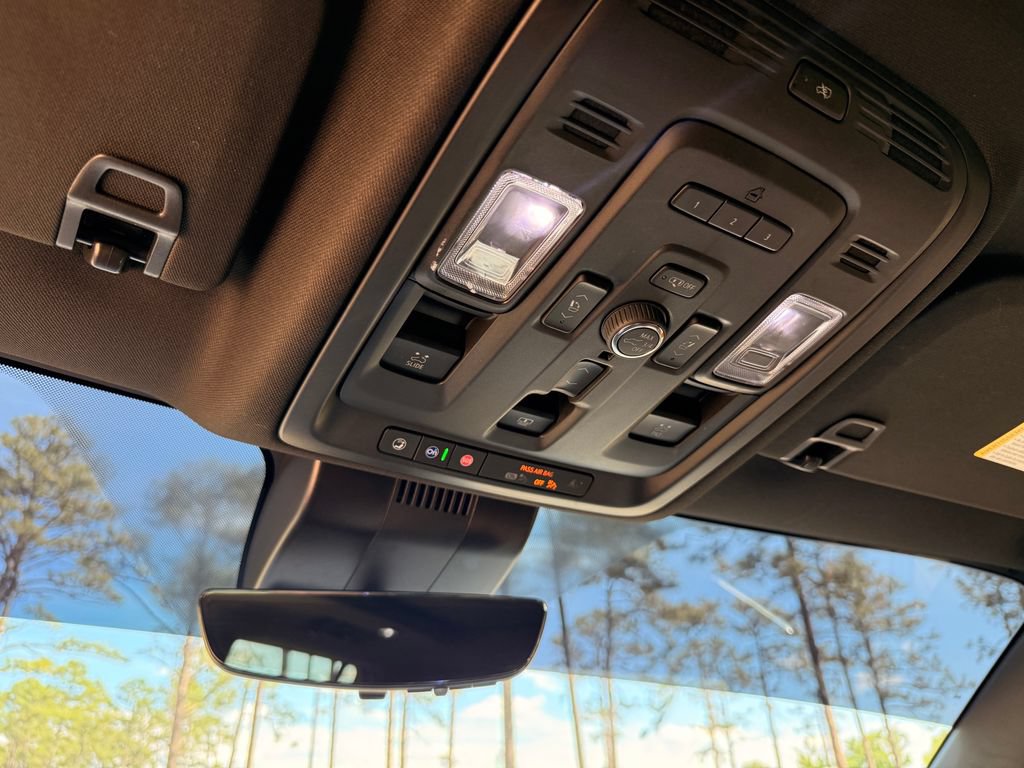 Used 2024 GMC Yukon XL Denali Ultimate AWD/4WD image 26