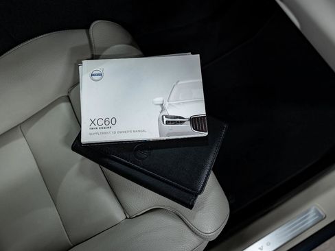 Used 2019 Volvo XC60 T8 Momentum w/ Advanced Package AWD/4WD image 16