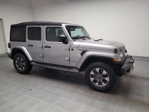 Used 2018 Jeep Wrangler Unlimited Sahara w/ Dual Top Group AWD/4WD image 11