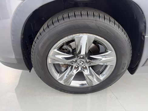 Used 2018 Toyota Highlander Limited Platinum image 4