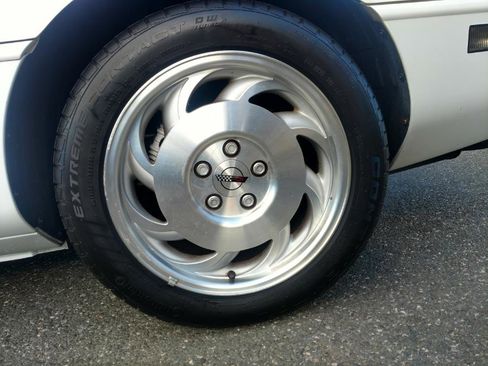 Used 1994 Chevrolet Corvette Convertible RWD image 32