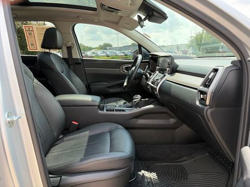 Used 2022 Kia Sorento EX w/ Panoramic Sunroof Package FWD image 28