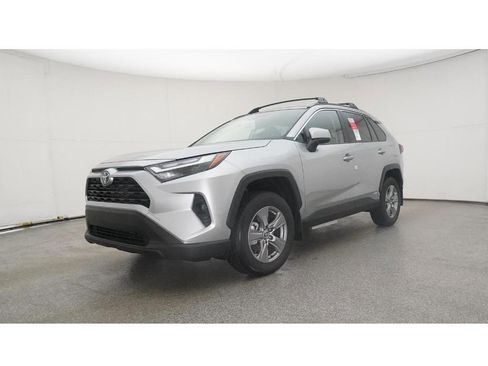 Used 2025 Toyota RAV4 XLE image 18