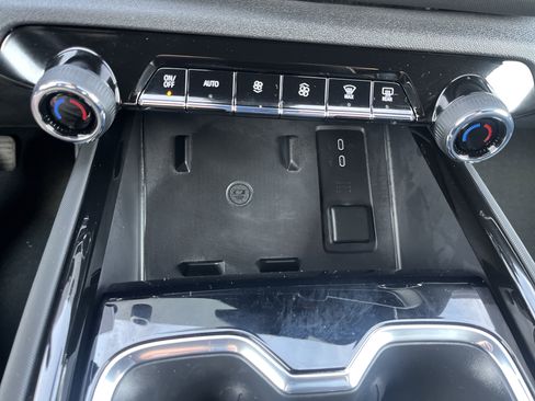 Used 2025 Chevrolet Silverado EV LT image 33