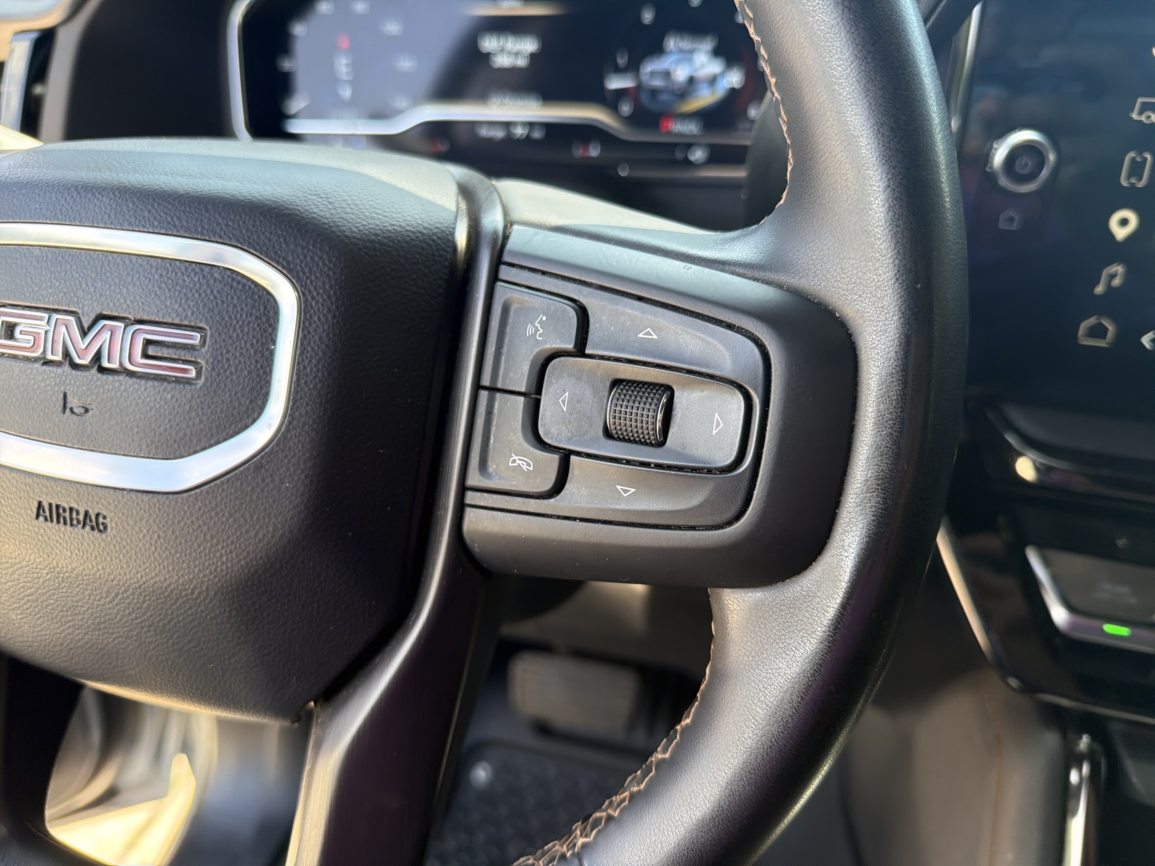 Used 2025 GMC Sierra 2500 AT4 w/ AT4 Premium Plus Package AWD/4WD image 13