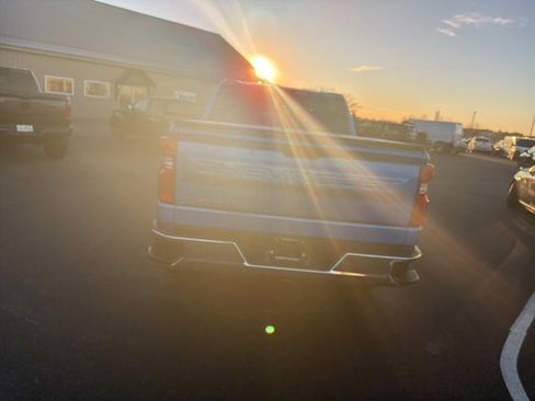 Used 2025 Chevrolet Silverado 1500 LT image 7