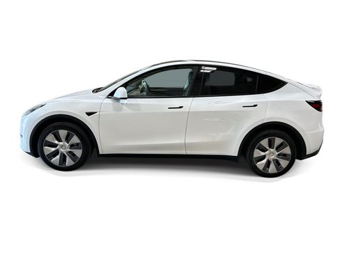 Certified 2023 Tesla Model Y AWD image 3