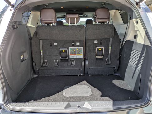 Used 2024 Toyota Sienna Platinum FWD image 32