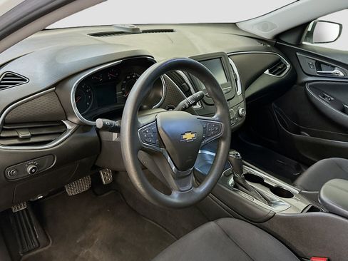 Used 2017 Chevrolet Malibu LT image 18