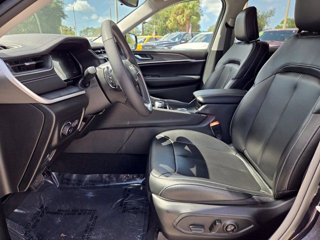 Used 2024 Jeep Grand Cherokee Limited RWD image 14