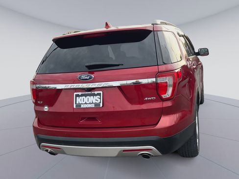 Used 2017 Ford Explorer XLT w/ Equipment Group 202A image 10