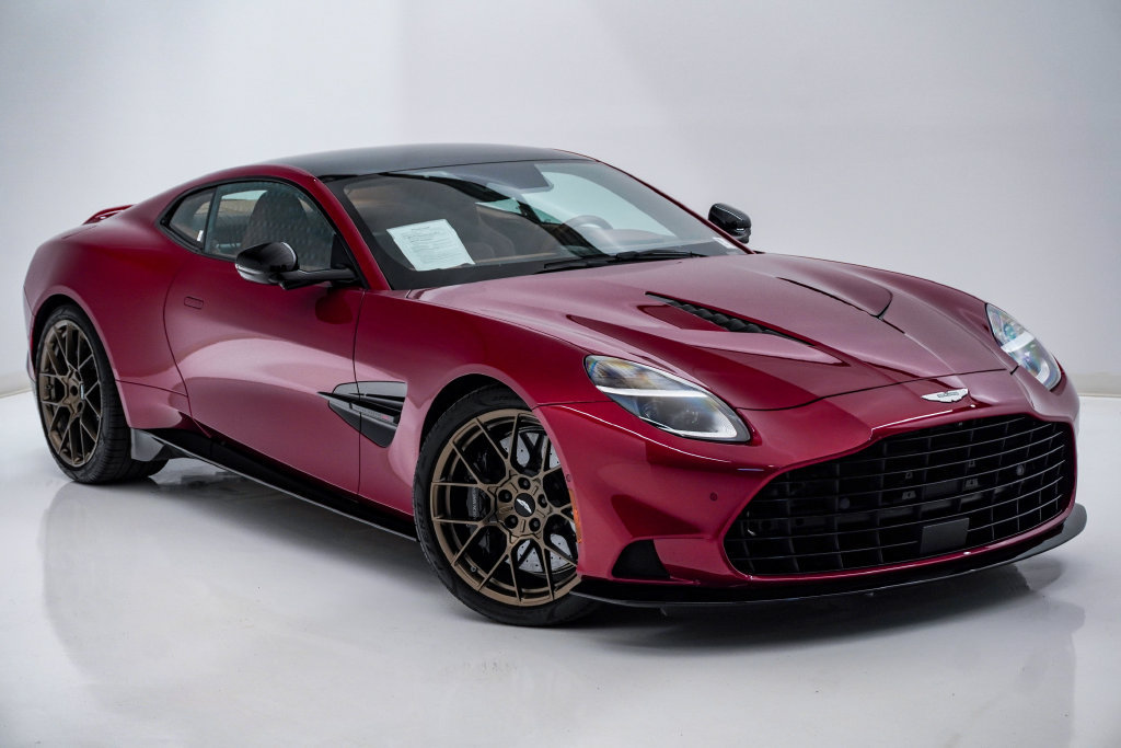 Used 2025 Aston Martin Vanquish RWD image 3