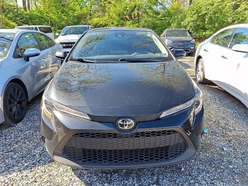 Used 2022 Toyota Corolla LE image 2