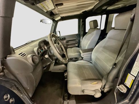Used 2007 Jeep Wrangler Unlimited Sahara w/ Trailer Tow Group AWD/4WD image 13