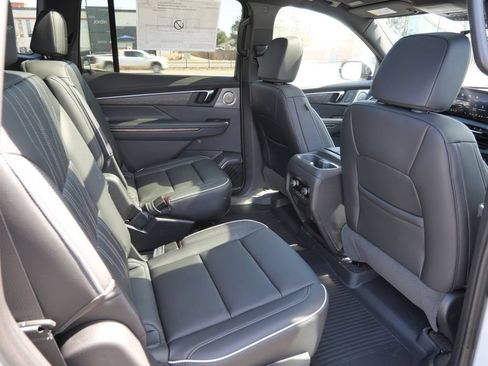 New 2026 Buick Enclave Avenir w/ Super Cruise Package AWD/4WD image 28