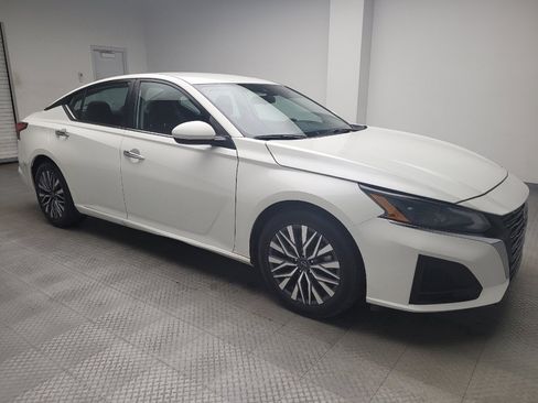 Used 2023 Nissan Altima 2.5 SV image 11