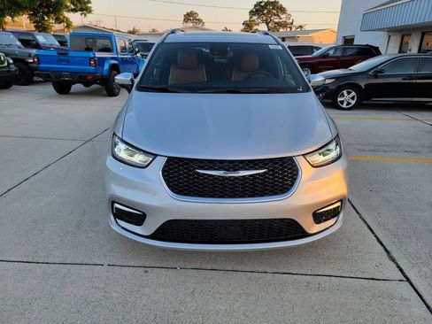 New 2026 Chrysler Pacifica Pinnacle FWD image 8