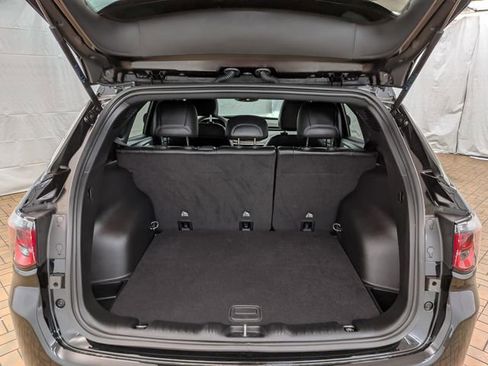 Used 2025 Jeep Compass Latitude image 19