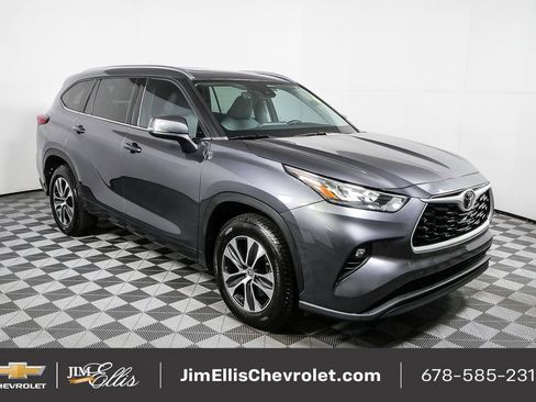 Used 2020 Toyota Highlander XLE image 26