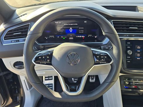 Certified 2024 Volkswagen Tiguan SE R-Line image 17