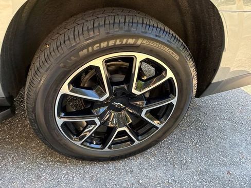 Used 2023 Chevrolet Suburban RST w/ Luxury Package AWD/4WD image 12