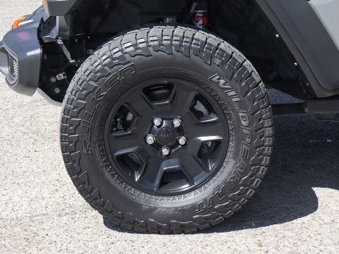 Used 2023 Jeep Gladiator Mojave w/ LED Lighting Group AWD/4WD image 40