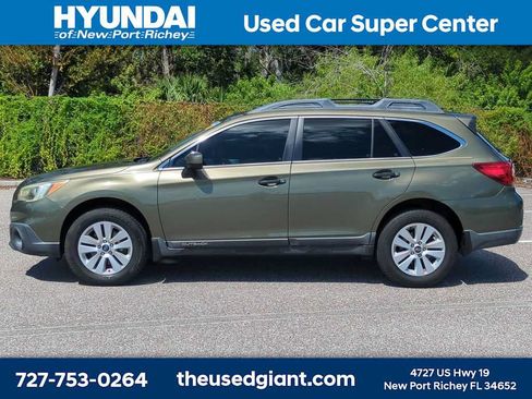 Used 2015 Subaru Outback 2.5i Premium AWD/4WD image 2