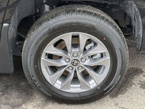 Used 2026 Toyota Sienna LE image 15