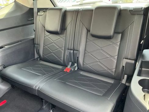 Used 2025 Volkswagen Atlas SE AWD/4WD image 19