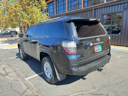 Used 2021 Toyota 4Runner SR5 AWD/4WD image 3
