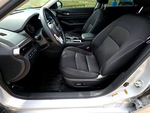 Used 2024 Nissan Altima 2.5 SV image 9