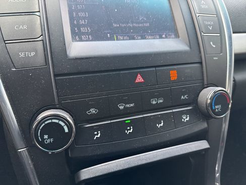 Used 2016 Toyota Camry SE image 21